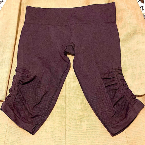 Lululemon Capri Pants - Picture 2 of 6